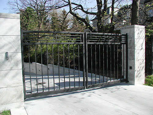 warren road swing gate