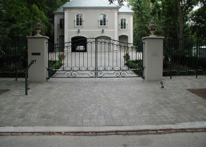 Rosedale swing gate with masonry columns